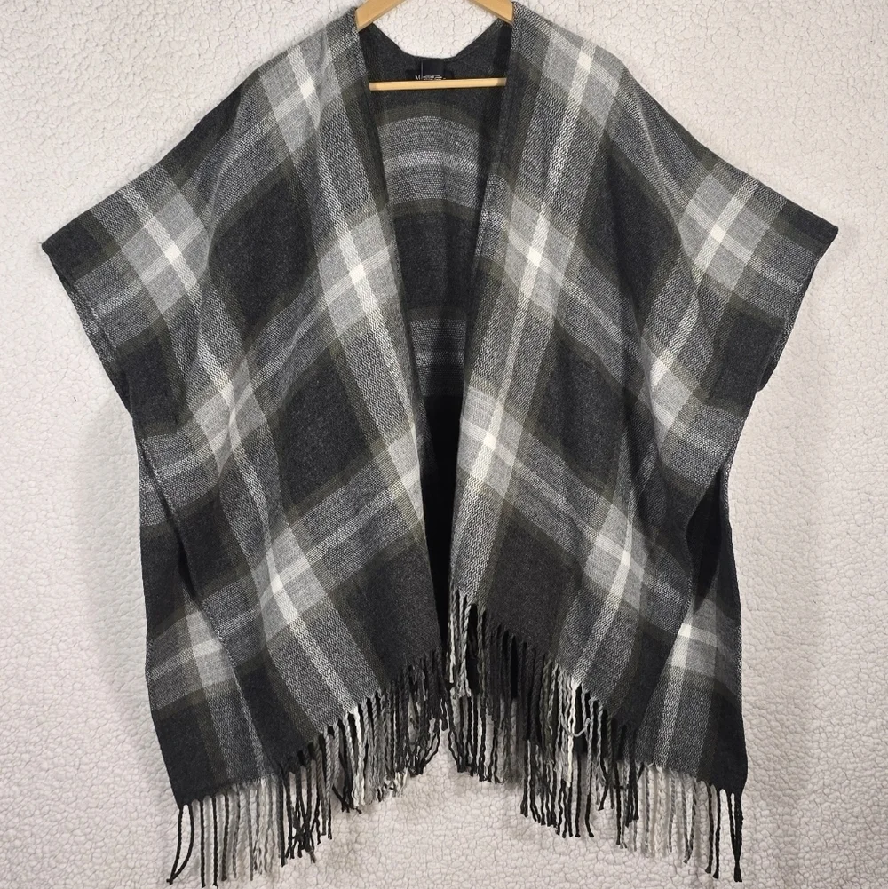 Marcus Adler Plaid Poncho Cozy Shawl Cape Gray Black Fringe Sz. O/S